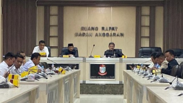 Sekwan DPRD Makassar Bantah Anggaran Pin Emas Rp 2 M Dalam Pelantikan