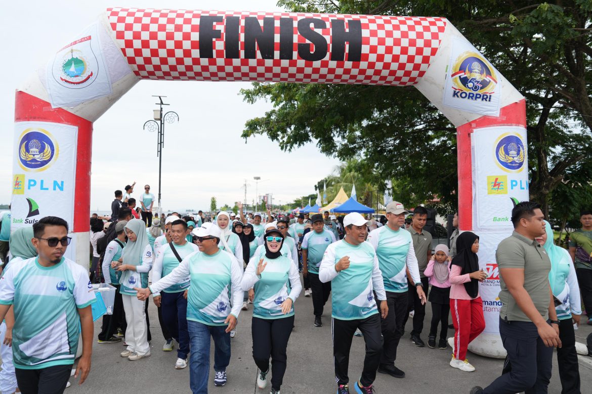 Semangat Kebersamaan, Kapolda Sulbar Ikuti Fun Walk Dan Donor Darah HUT KORPRI Ke-53