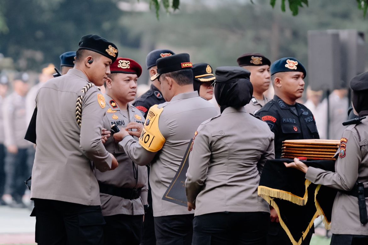 Kapolri Hadiahi Pin Emas kepada Kompol Pandu Winata, Ini Prestasinya