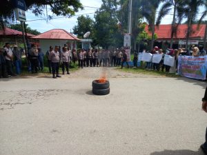 Aliansi masyarakat pesisir kembali mendatangi kantor DPRD Mamuju tengah