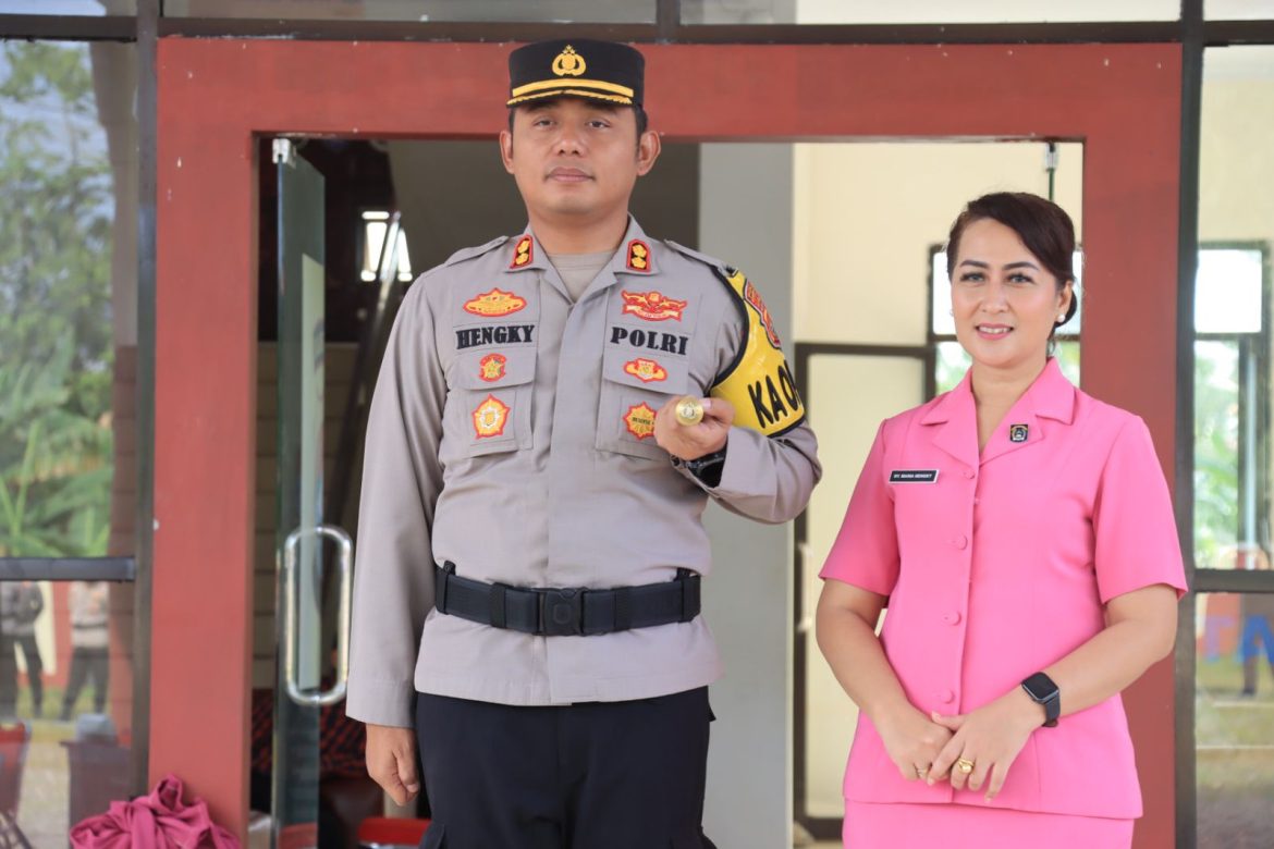 Kapolres Mamuju Tengah Pimpin Tradisi Pelepasan Purna Bakti 2 Personel Polres Mamuju Tengah