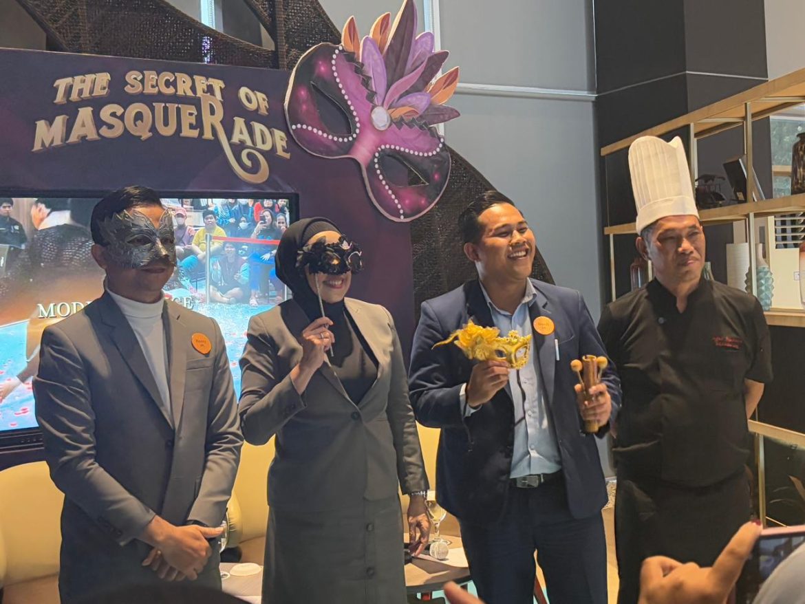 Mercure Sambut Tahun Baru dengan Pesta Topeng dan Sulap