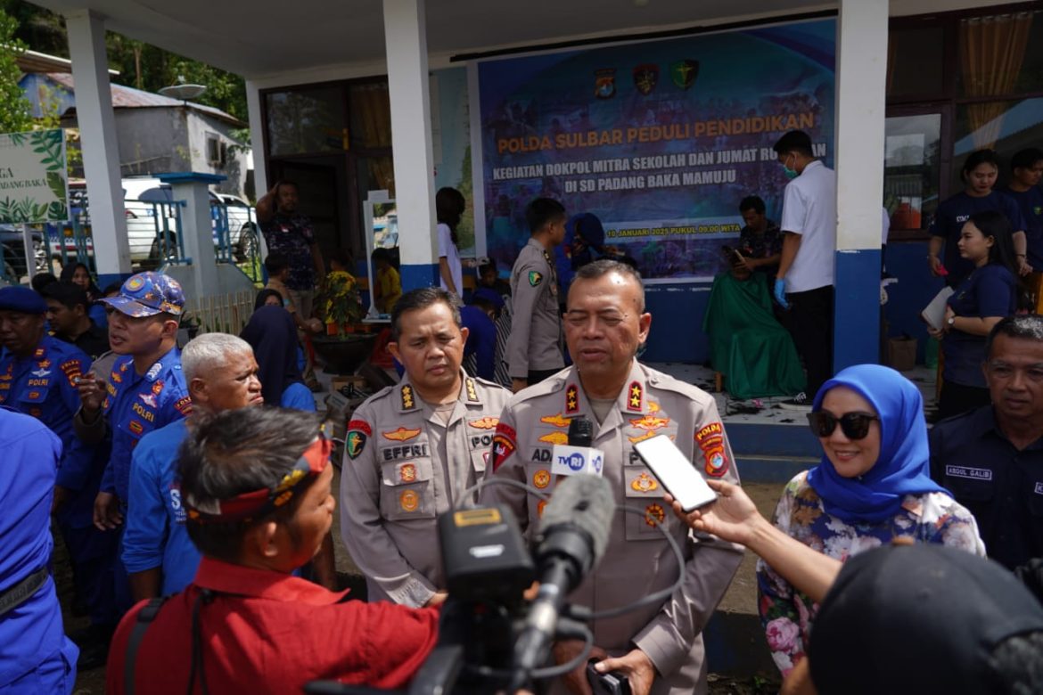 Dari Dokpol Mitra Sekolah Hingga Jumat Rupawan, Kapolda Sulbar Tebar Inspirasi Di SDN Padang Baka