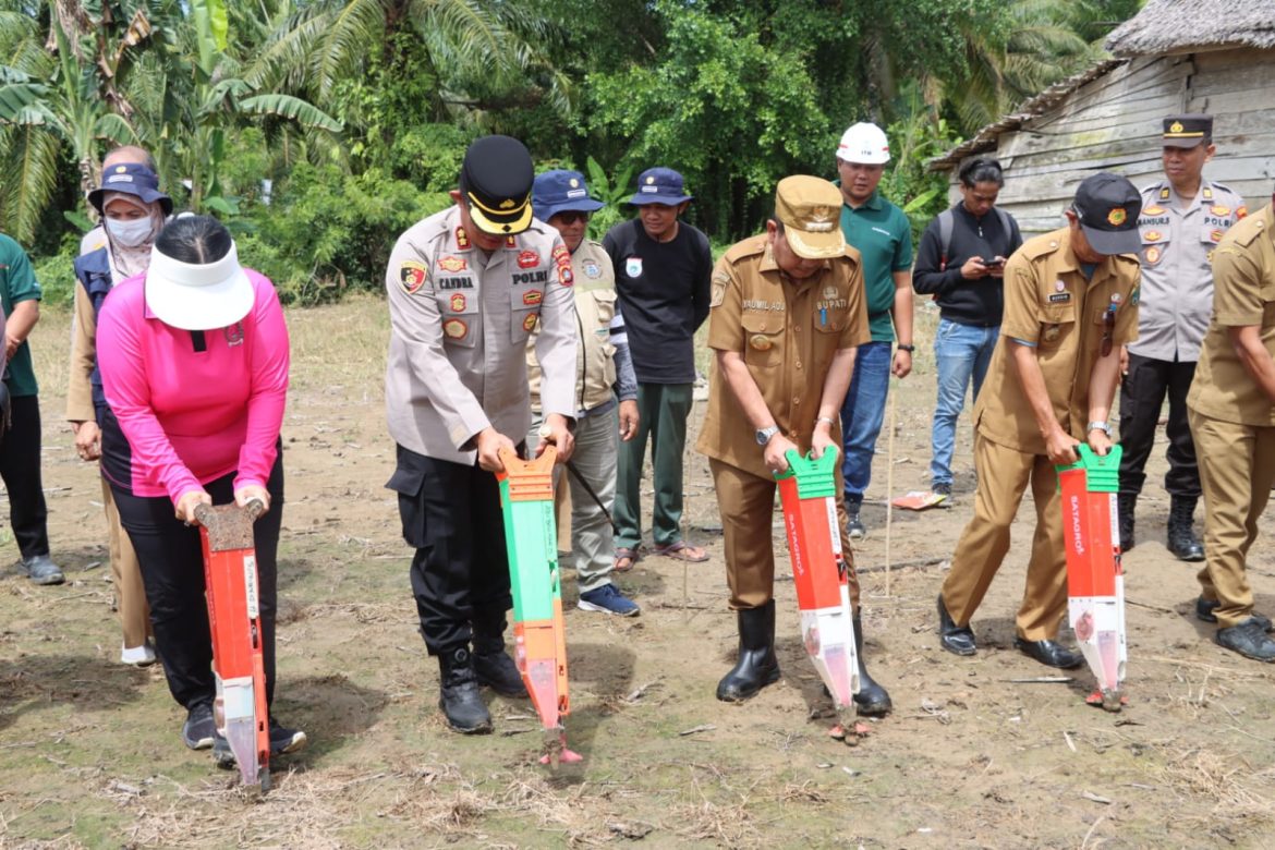 Dukung Ketahanan Pangan Kapolres Pasangkayu Ikuti Penanaman Jagung Satu Juta Hektar Secara Virtual Di Desa Ako