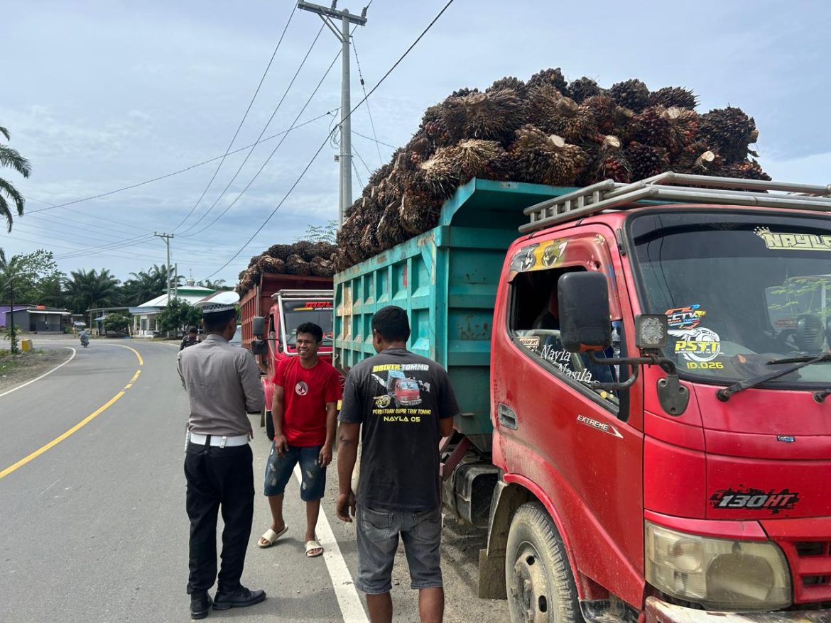 Gerak Cepat Sat Lantas Polres Mateng Tertibkan Pengendara Truk Kelebihan Muatan