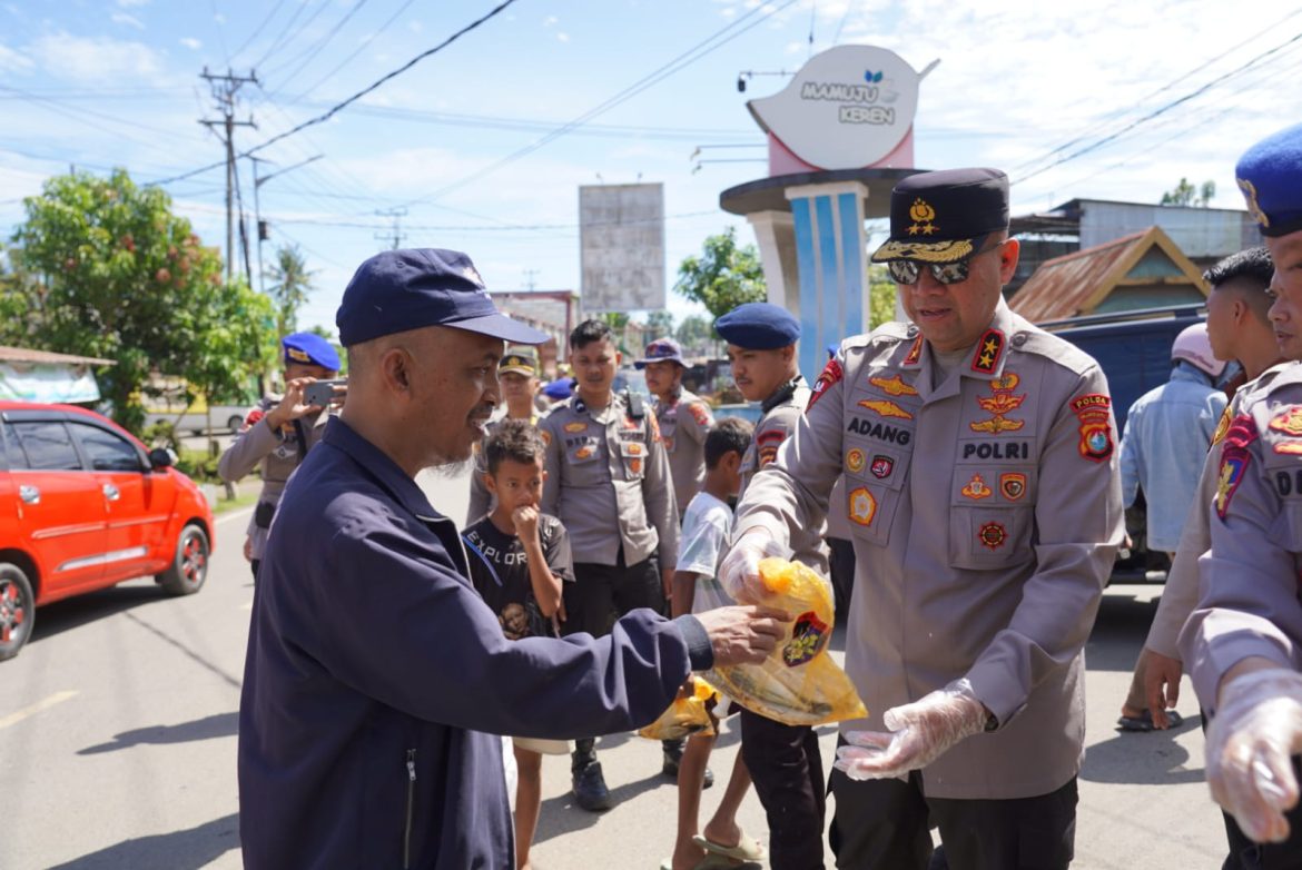 Berkah Ramadhan, Kapolda Sulbar Berbagi Ikan Segar!